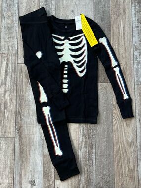 NWT Gap Boys Glow In The Dark Skeleton Pajamas Size 8